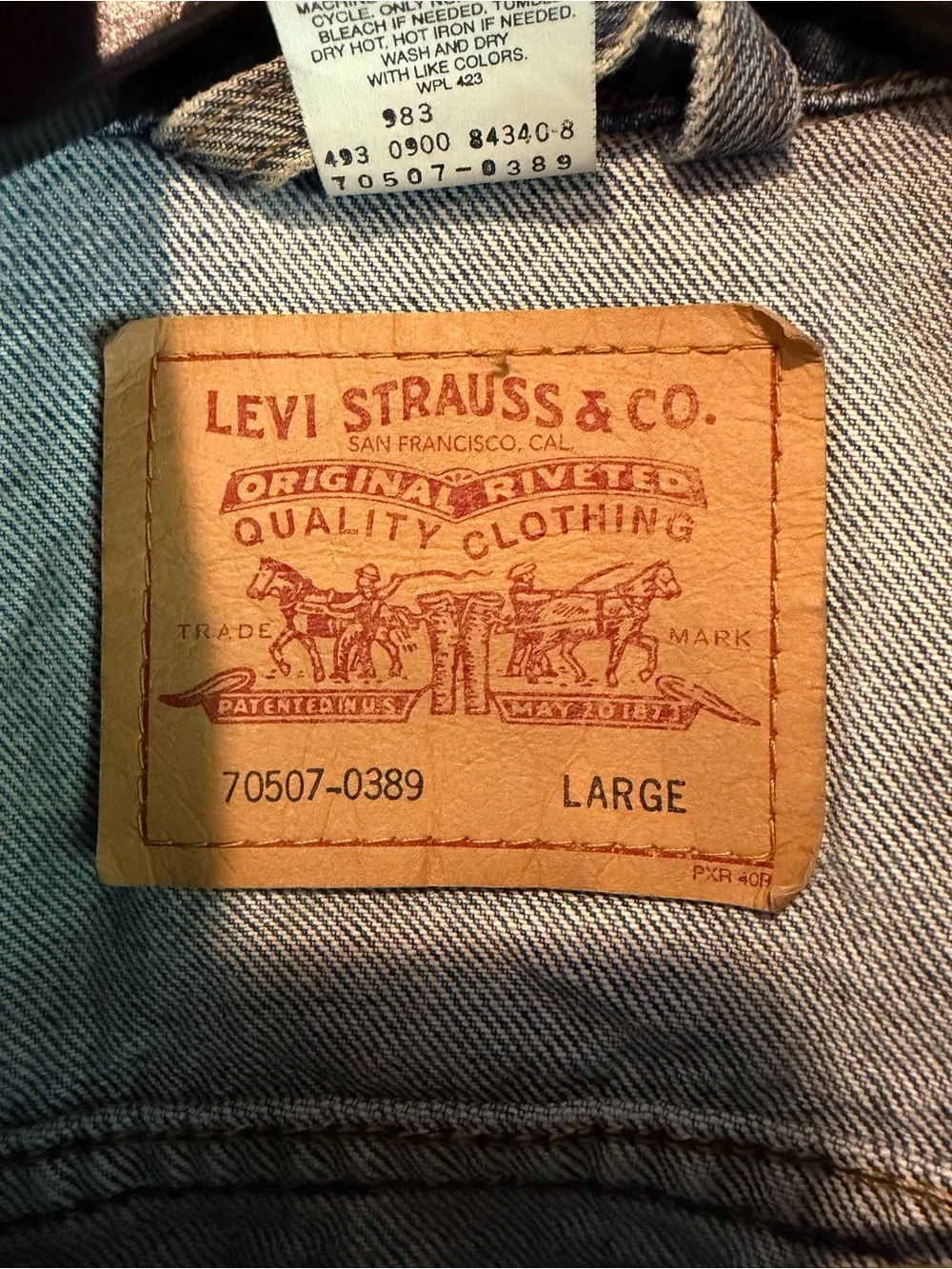 Vintage Levi’s 70507-0389 Denim Trucker Jacket Men’s L 90s Y2K